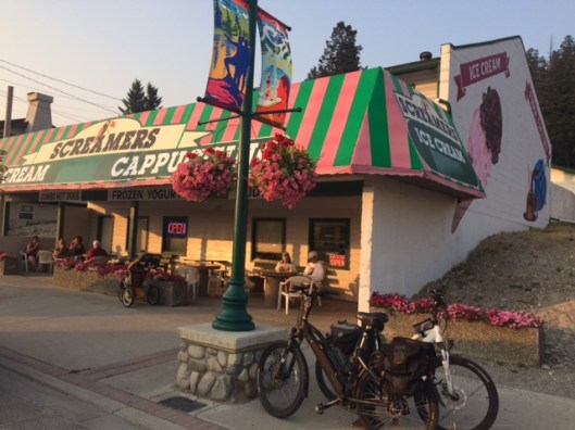 IMRadium Hot Springs Ice cream shopG_3959